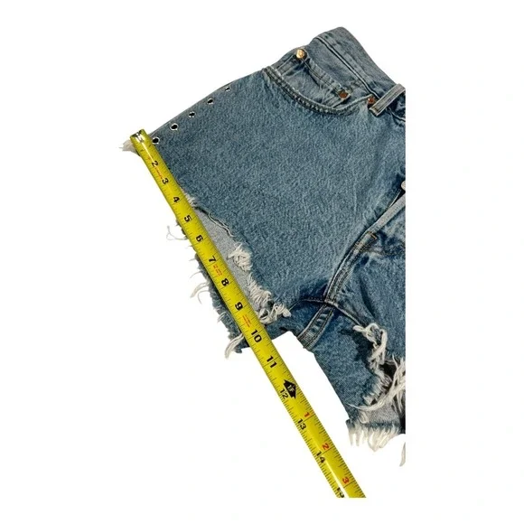 NWT Levi's 501 Denim‎ Shorts Women's 30 Light Wash Frayed Hem Classic Style - Picture 10 of 14